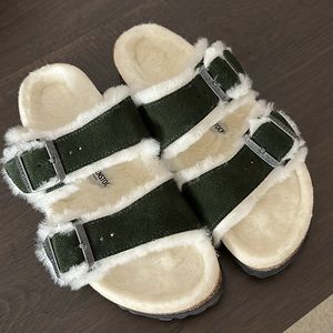 NWOT - Birkenstock Arizona Shearling Suede Leather in Olive Spruce